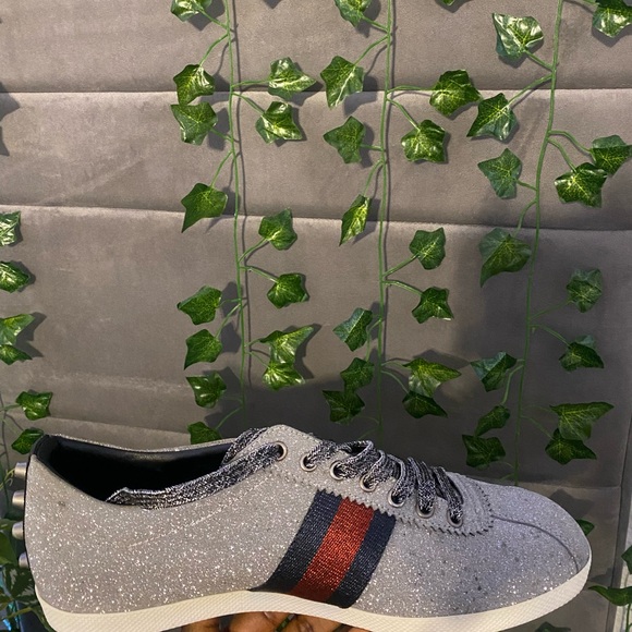 Size 9 silver Bambi web gucci sneakers - Picture 2 of 4